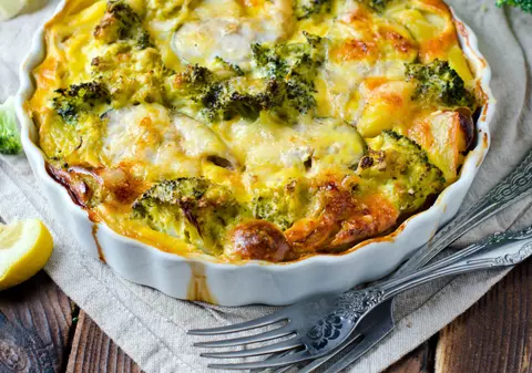 Conopida și broccoli cu brânză a la Jamie Oliver
