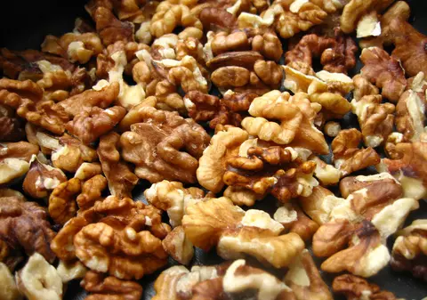 Ce se întâmplă cu inima ta dacă vei consuma câte o nucă pe zi timp de o lună