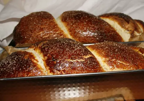 Rețetă tradițională de Paște: cozonac pufos cu nucă și cacao