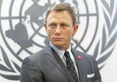 Daniel Craig a luat 5 milioane de dolari pentru a face un gest pe care TU-L faci ZILNIC
