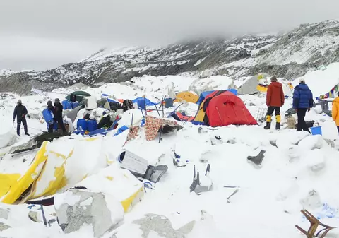 MAE: Un singur alpinist român mai e blocat pe Everest