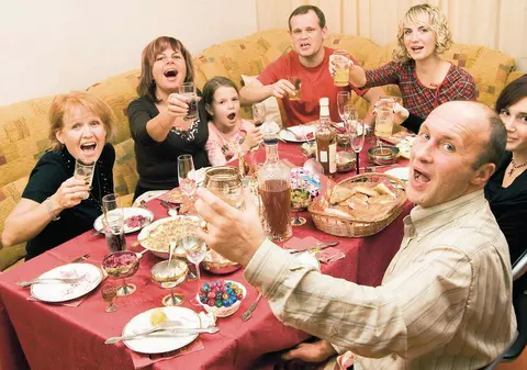 Ce le spune premierul românilor care vor să meargă de Paşte în alte oraşe: "Ieşirea din casă, permisă doar cu scopurile din Ordonanţa militară"