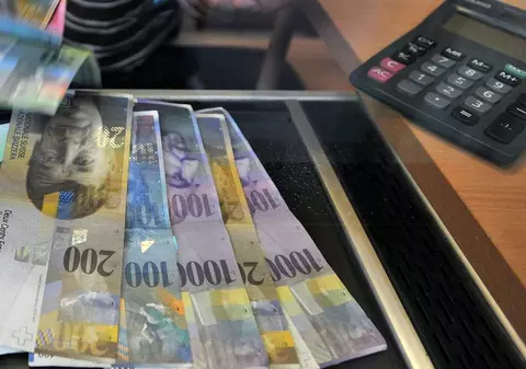 Veste de excepție! Reducere de 22,5% pentru clienţii unei bănci din România, care au credite în franci elveţieni