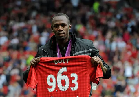 Sprinterul jamaican Usain Bolt a semnat cu Manchester United