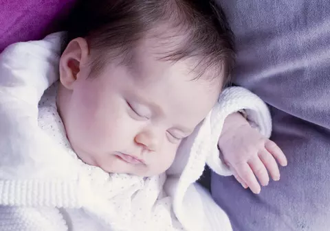 9 lucruri pe care trebuie să le știi despre somnul bebelușilor