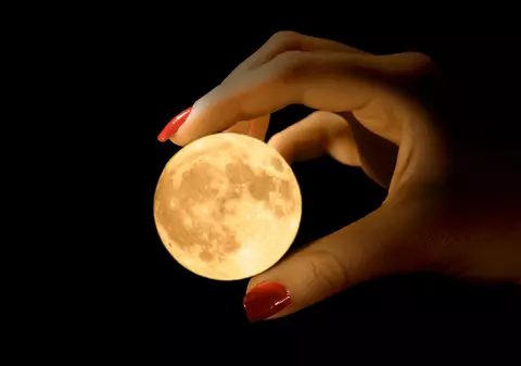 Horoscopul iubirii. Zodia în care se află Luna ta neagră