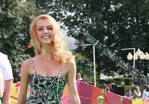 O româncă i-a înnebunit pe ruși cu pictoriale sexy!