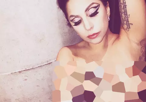 Lady Gaga, TOPLESS, pe internet! Detaliul care I-A ÎNNEBUNIT pe fanii ei | FOTO