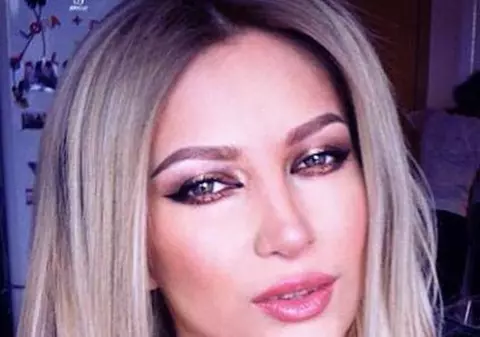 Lora: ”Mi-a fost foarte greu să trec prin copilărie fără tată”