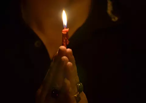 PAȘTE 2015 | Lumina Sfântă de la Ierusalim va fi adusă în România la ora 19