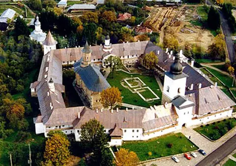 Cele mai frumoase mănăstiri la care să mergi de Înviere