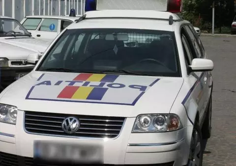 Păzea! Șoferița mică răstoarnă bolizii mari