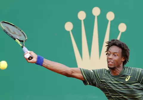 Monfils face senzație la Monte Carlo. Joacă cu spatele la fileu și elimină favoriții / VIDEO