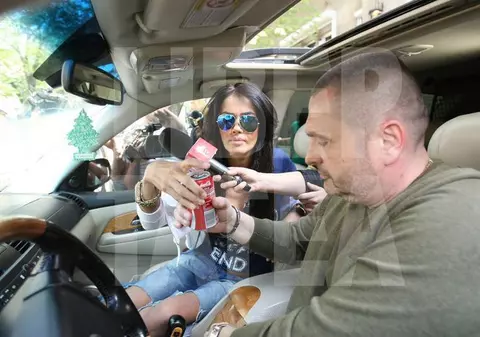 Nu ține cont de NIMIC! Cum a putut să se ÎMBRACE Oana Zăvoranu la CIMITIR | FOTO