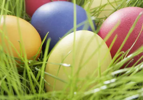 PAȘTE 2015 | Cum poţi obține vopsea naturală pentru OUĂLE DE PAȘTE