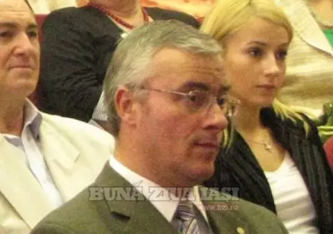 Profesorul acuzat că a încercat să-și abuzeze studenta a fost eliberat! Va face arest la domiciliu