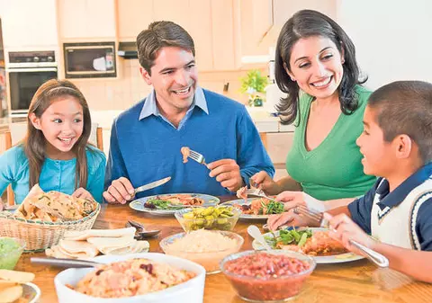 TRADIȚII ROMÂNEȘTI BIZARE! Ce ar trebui, de fapt, să mănânci în ziua de Paște