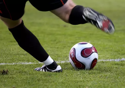 IREAL. La 48 de ani marchează goluri minunate. Un fotbalist celebru a găsit calea spre tinereţe fără bătrâneţe