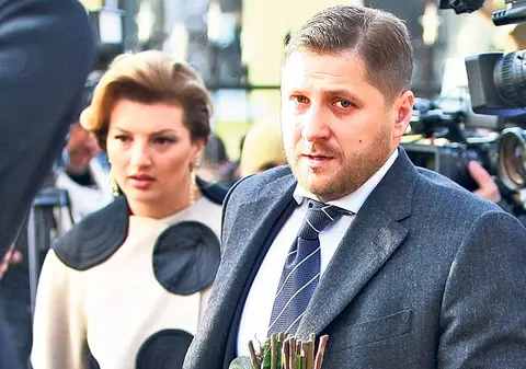 Ce a PĂȚIT ginerele lui BĂSESCU în ziua de PAȘTE. E obligat să...