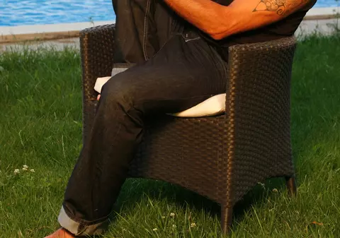 Se pregăteşte de nuntă, dar spune că ispitele fac bine relaţiei de cuplu. Vezi ce prezentator tv spune asta