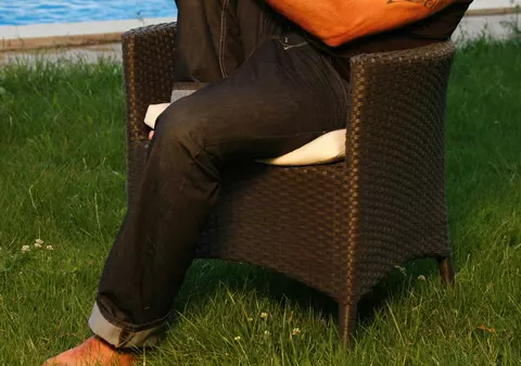 Se pregăteşte pentru rolul de tată. A învăţat PE O MAIMUŢĂ cum se hrăneşte copilul CU BIBERONUL