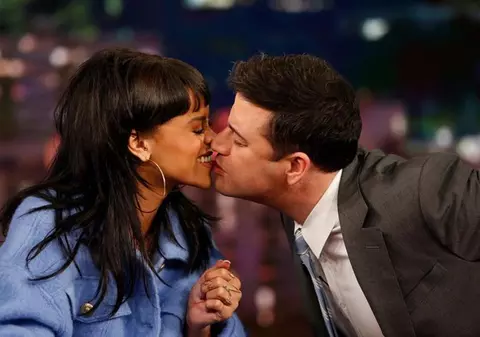 Cum a păcălit-o Jimmy Kimmel pe Rihanna ca să o... SĂRUTE | VIDEO