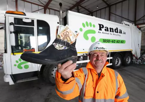 Un ROMÂN e VEDETĂ la DUBLIN! A găsit BANI la GUNOI și i-a înapoiat