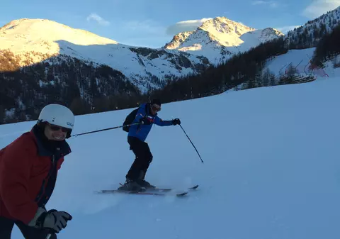 Vara e ca iarna! Top 5 destinații în care se skiază până în mai-iunie 