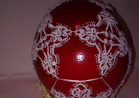 La asta te-ai gândit? Ouă de Paște îmbrăcate în dantelă fină