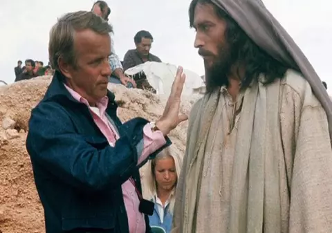 Franco Zeffirelli, de nerecunoscut la 92 de ani! Regizorul e imobilizat într-un scaun cu rotile | FOTO