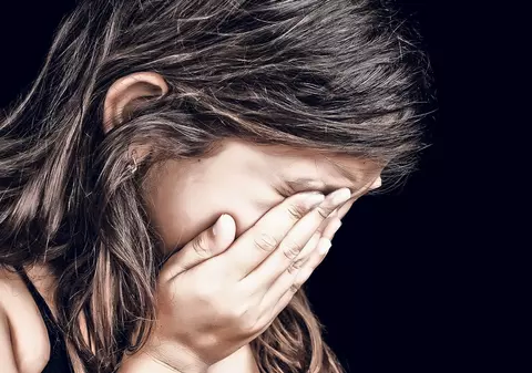 EXCLUSIV | Abuzată sexual de bunicul ei