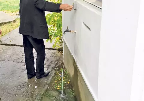 Izvorul de la Smeeni, sursă de minuni sau focar de boli?