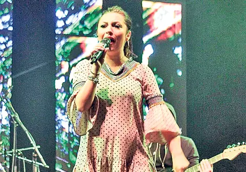 Comuna are 3.000 de locuitori, la petrecere au venit 35.000!