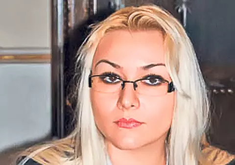Gabriela Voicu, blonda de la MApN care păzea morţii a rămas fără averea care a făcut-o celebră