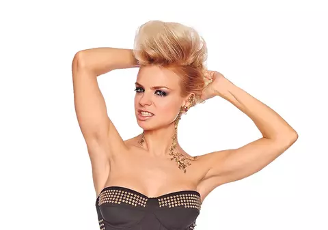 Diva a ajuns la sapă! Jojo joacă un rol inedit la ea în curte