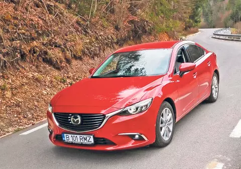 Tragem şi noi pe dreapta pentru o cafea? Elegantă și inteligentă: noua Mazda 6 atenționează șoferul atunci când îl simte obosit