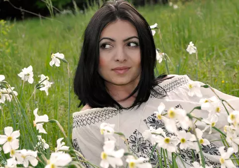 Inedit. Se bate în... flori cu Andreea Tonciu