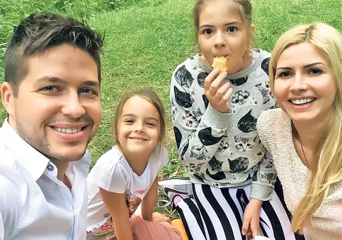 Învăţăturile lui Jorge către fetele lui: «Băieţii uită să lase capacul la WC»