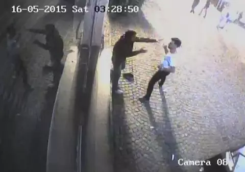 De ce a fost, de fapt, înjunghiat tânărul din Centrul Vechi. Poliţia oferă recompensă pentru prinderea atacatorului