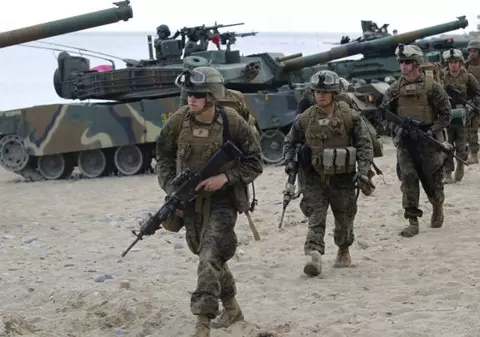 Convoaie americane de luptă, în marș prin România