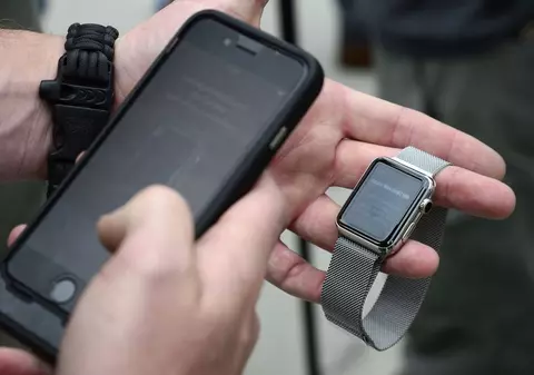 Ai tatuaj pe mâini? S-ar putea să nu-ți funcționeze cum trebuie Apple Watch