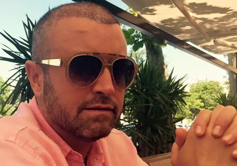 Cătălin Botezatu și-a pus păr