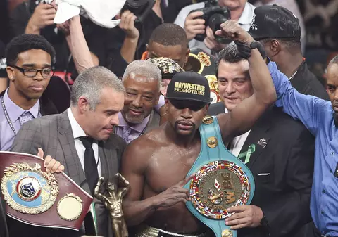 Floyd Mayweather merge pe apă! / VIDEO ȘI FOTO