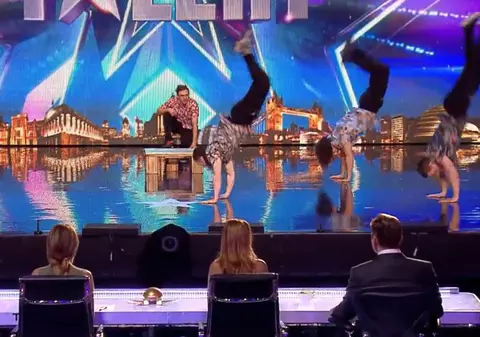 Trei români au făcut senzație la ”Britain’s Got Talent”. Uite cum l-au lăsat cu gura căscată pe Simon Cowell! VIDEO 