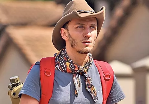 Trăistariu se trezeşte cu noaptea-n cap ca să îşi pozeze... PISICILE