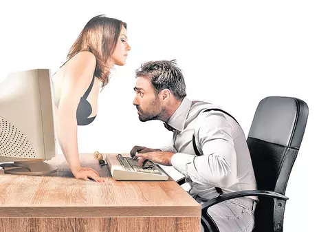 Adela vă sfătuiește în sex și iubire: «Soţul meu stă pe site-uri de videochat»