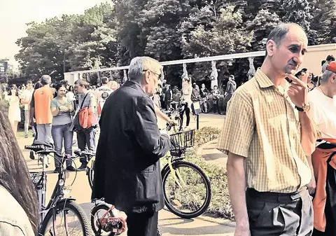 Un gentleman în Herăstrău | Mitică Popescu a făcut baie de soare și de mulțime