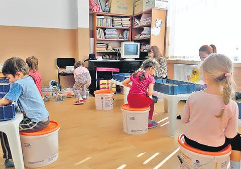 O nouă metodă de lucru cu micuții din medii defavorizate este practicată tot mai des în țara noastră