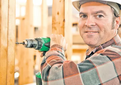Angajează-te în construcţii! Vara se deschide sezonul şantierelor