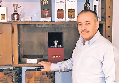 A făcut din palincă băutură de fițe
